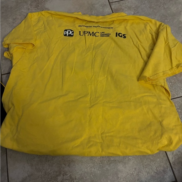 Pittsburgh Penguins T-Shirt and Two Caps Bundle - Picture 4 of 4